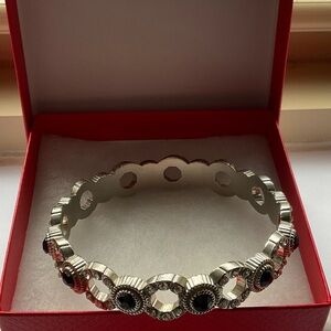 🟣Brand New Bangle Bracelet With Back & Clear Faceted Rhinestones, Silver Tone